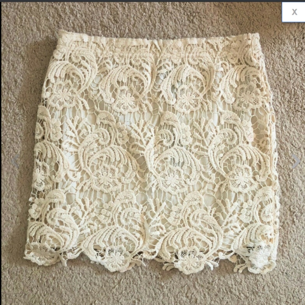 Ivory Filigree Floral Crochet Lace Mini Skirt M